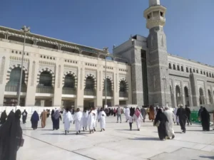 Adab Masuk dan Keluar Rumah dalam Islam